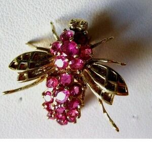 VINTAGE ELEGANT 14K YELLOW GOLD PIN-FLY BROOCH with FINE NATURAL RUBIES,1940's